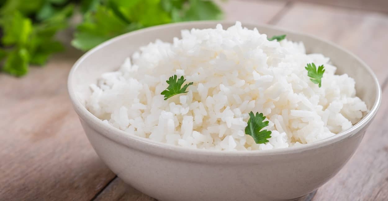 Eine Schale gekochter Reis